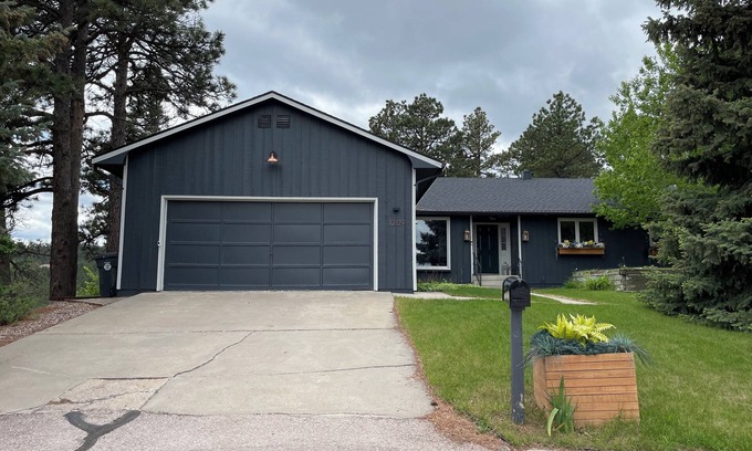 Rapid City Casa | Charming 3-bedroom house close to downtown with amazing views and outdoor space!