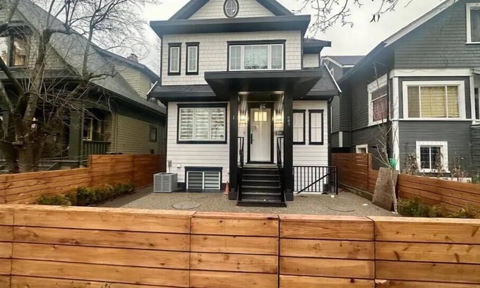Fairview Casa | Charming 3-bedroom house with WiFi and AC in delightful Vancouver