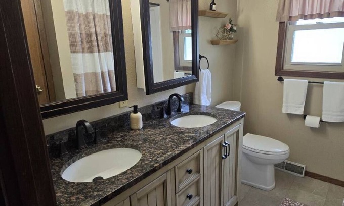Cassville Casa | Charming 3-bedroom home in the heart of Cassville!