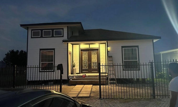 Cleveland Casa | Charming 3-bedroom house with AC, WiFi in brilliant Cleveland