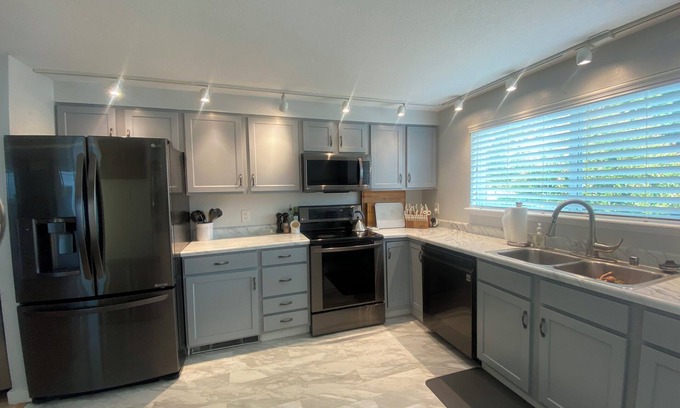 Corvallis Casa | Charming 3-bedroom house close to campus, hospital, and fun WiFi, AC, fireplace