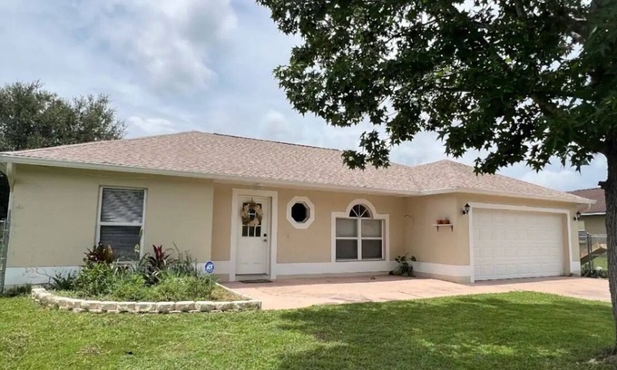 Poinciana Casa | Charming 3-bedroom house in Kissimmee with AC, WiFi