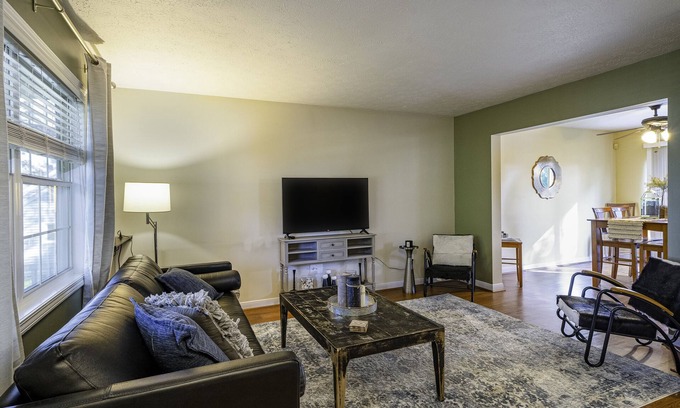 Brighton Casa | Charming 3-bedroom house in North Winton Village!