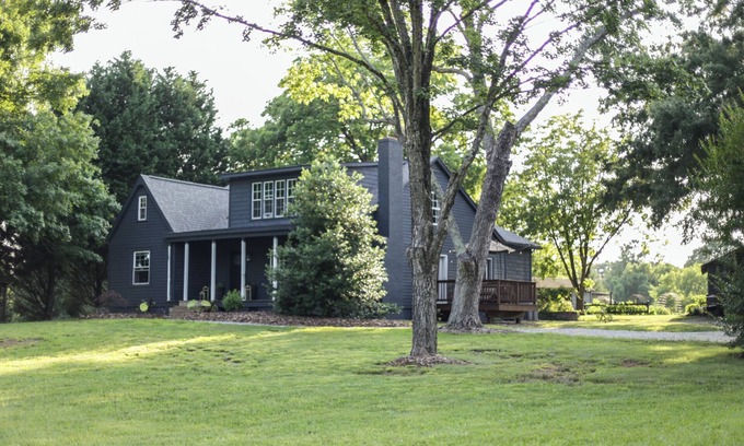 Salisbury Casa | Charming 3-bedroom home with gardens & chickens