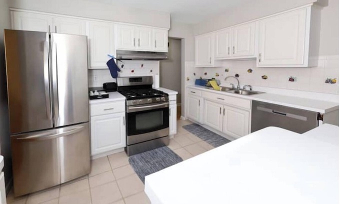 Glenview Casa | "Charming 3-Bedroom Home