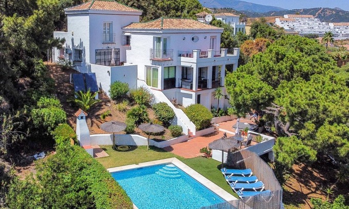 Estepona Villa | Encantadora casa de 3 habitaciones con piscina privada en Estepona