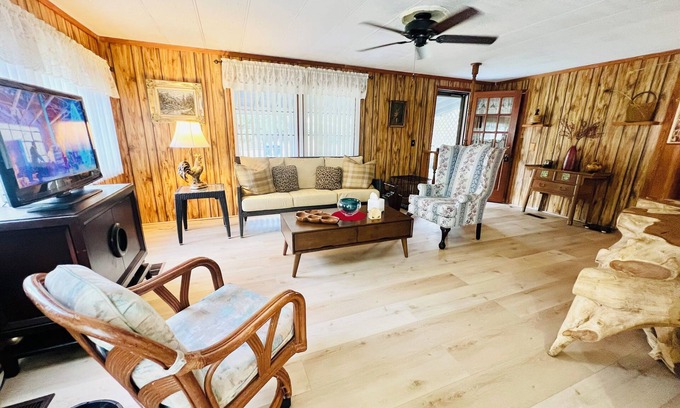 Freeport Casa | Charming 3-bedroom house with WiFi, AC in amazing Freeport Oyster Creek