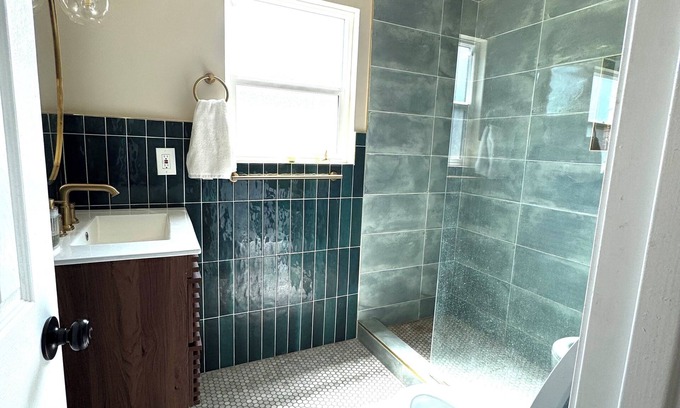 North Central Casa | Charming 3-bedroom house with AC, Fast WiFi in Pasadena near Rose Bowl