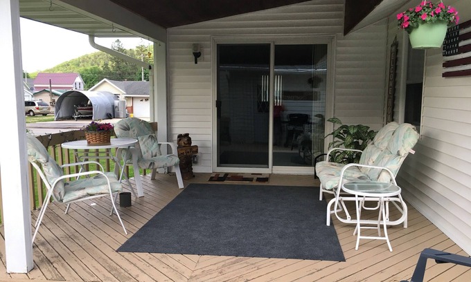 Peterson Casa | Charming 3-bedroom house next to the bike trail