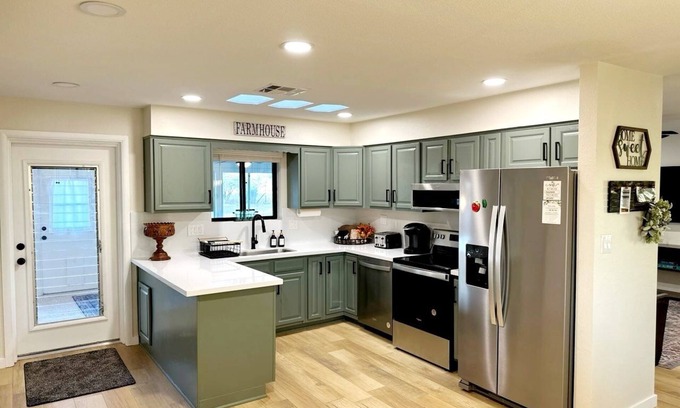 Surprise Casa | Charming 3-bedroom house in rural Surprise, 20 minutes to Spring training games.