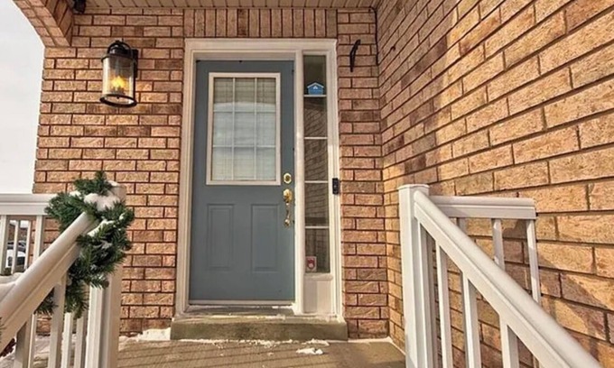 Barrie Casa | Charming 3-bedroom house with AC, WiFi in lovely Barrie