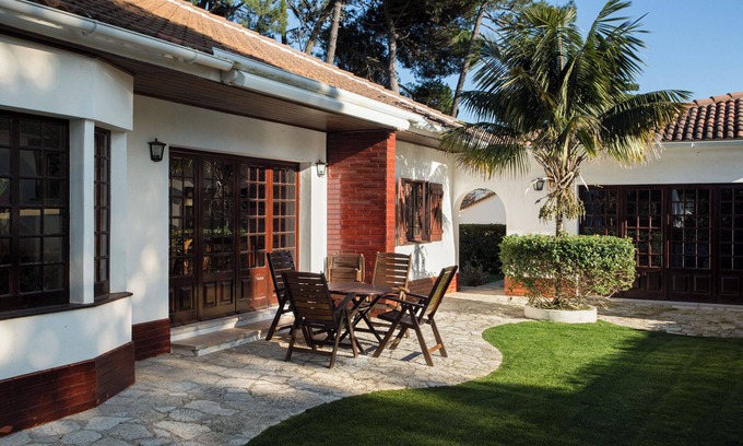 Banzao Apartamento | Charming 3-Bedroom House with Annex, BBQ and Terrace