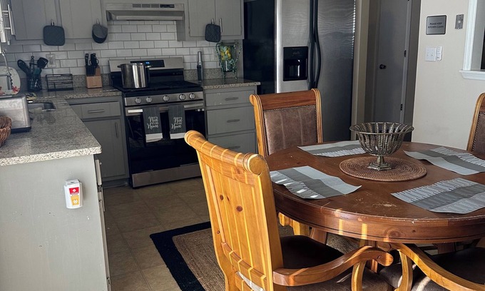 Riverdale Casa | Charming 3-bedroom house with AC and WiFi in brilliant Atlanta