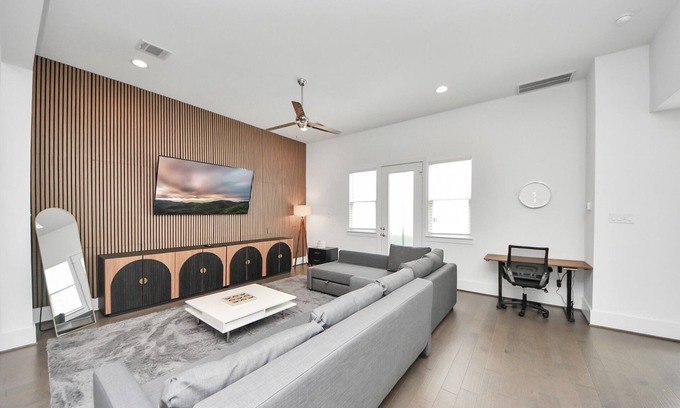 East Downtown Houston Casa | Charming 3-bedroom house with fitness equipment in brilliant Houston