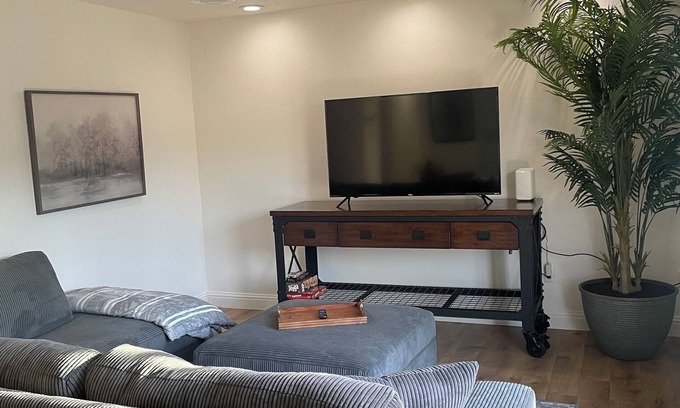 Modesto Casa | Charming 3-bedroom house with WiFi, AC in Modesto