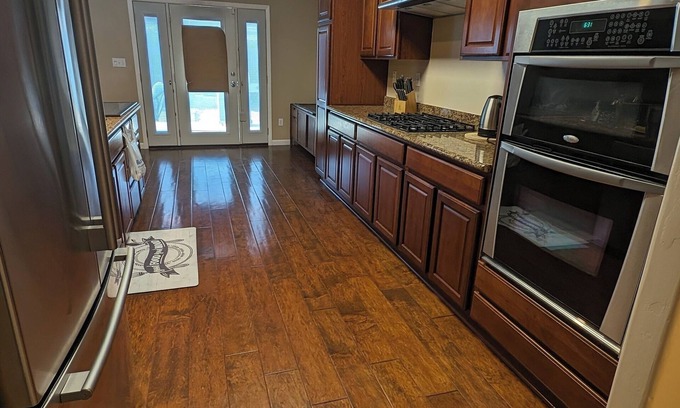 Visalia Casa | Charming 3-bedroom house with AC & WiFi in beautiful Visalia near National Parks