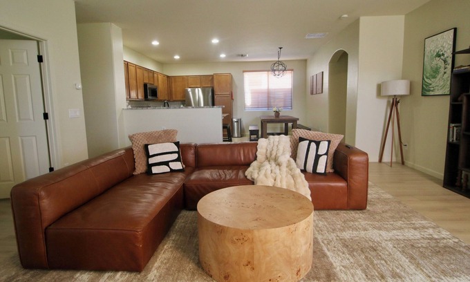 Waddell Casa | Charming 3-bedroom house with office, pool and gym in beautiful Waddell