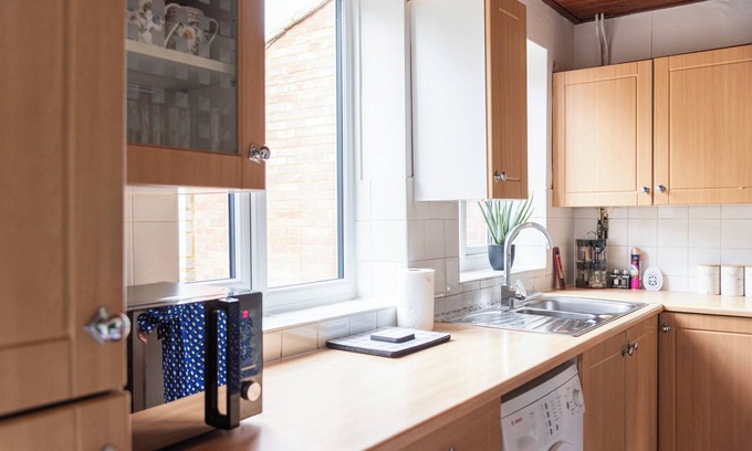 Luton Casa | Charming 3-bedroom house 8 min away from Luton station, Mall and Luton Airport