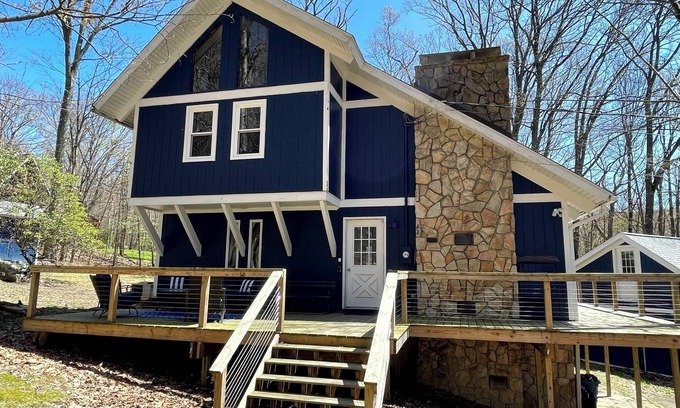 Acme Casa | Charming 3-bedroom house in Bear Rocks near State Parks and resorts