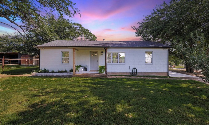Wise County Casa | Charming 3-bedroom house in Boyd - newly renovated & close to Ft. Worth!