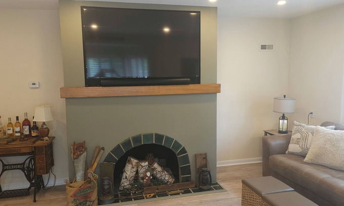 Erie Casa | Charming 3-bedroom house in Erie 1 mile from Presque Isle State Park.