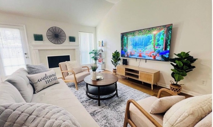 Barker Casa | Charming 3-bedroom house in delightful Katy! Perfect for family groups!