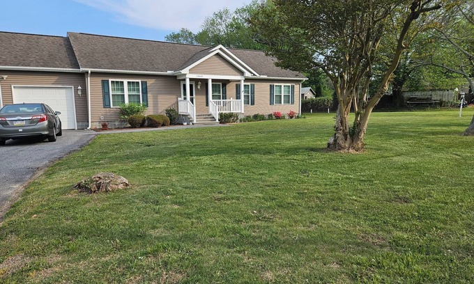 Berlin Casa | Charming 3-bedroom house in wonderful and fascinating Berlin, MD.