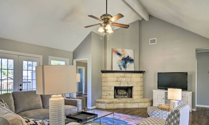 Boerne Casa | Charming 3-bedroom house with AC, WiFi down town historic Boerne Tx