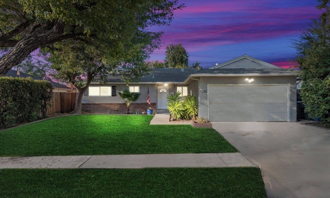 Raisin Casa | Charming 3-bedroom house with WiFi and AC in awesome Fresno