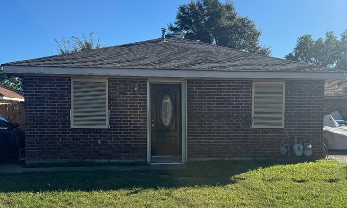 Kenner - Louis Armstrong International Airport Casa | Charming 3-bedroom house in fantastic Kenner with WiFi, AC