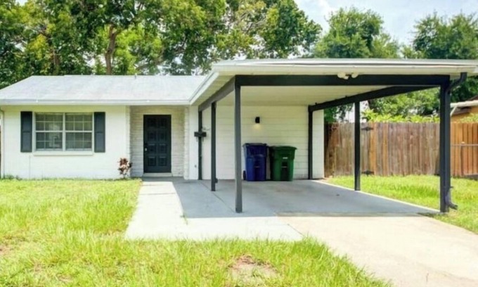 Sun Bay South Casa | Charming 3-bedroom house with AC and WiFi in Tampa