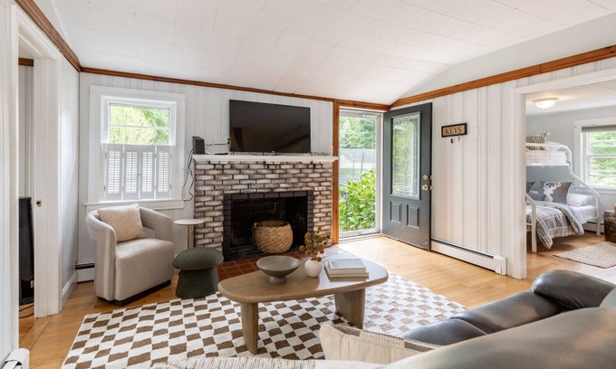 Mashpee Casa | Charming 3-bedroom lake house in wonderful Mashpee