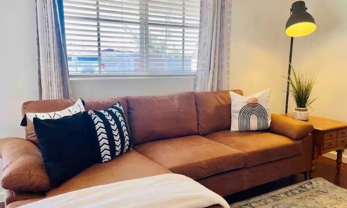 Yuma Casa | Charming 3 Bedroom Mid-Century Modern Home with Gym & Game Room