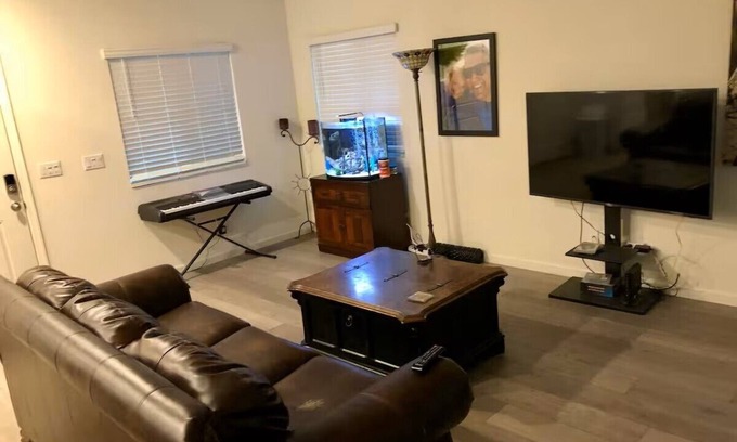 Westlake Casa | Charming 3-bedroom Smart home in Sacramento with AC, sleep number in Master