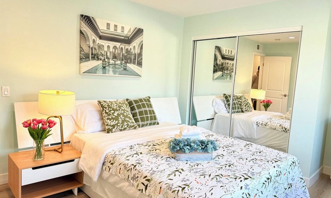 Monrovia Casa | Charming 3-bedroom townhome with WiFi and AC in welcoming Monrovia