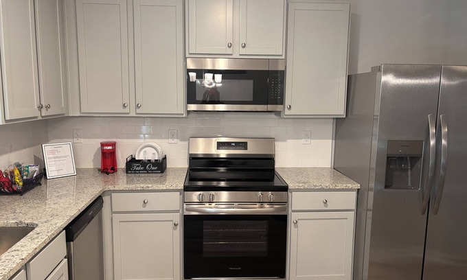 Austell Casa | Charming 3-bedroom townhome in Austell near Six-Flags and I-20