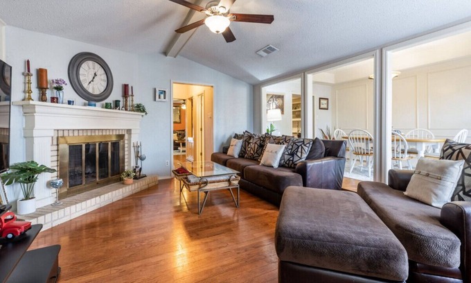 Bedford Casa | Charming 3-bedroom Townhome with Indoor Fireplace