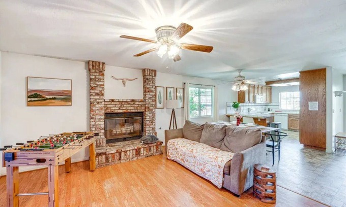 Bakersfield Casa | Charming 3-bedroom house in beautiful Bakersfield