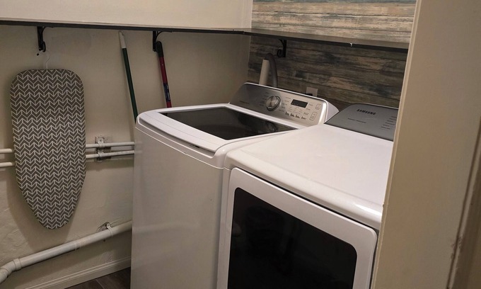 Oildale Casa | Charming 3-bedroom 2 Bath house with WiFi and AC/Heat and Pool in Bakersfield
