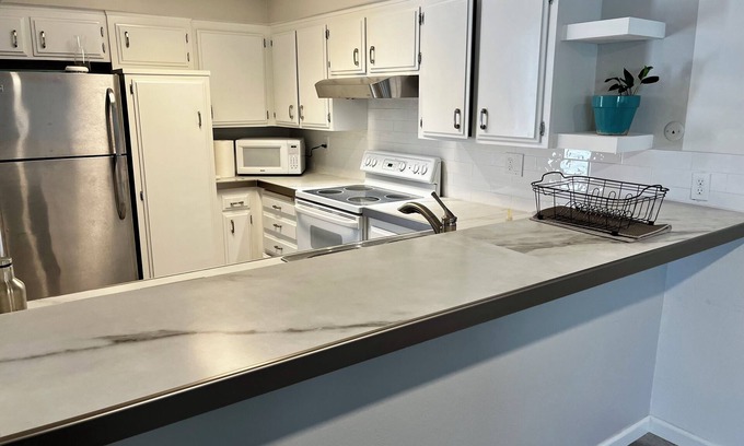 Bakersfield Casa | Charming 3-bedroom townhome