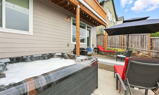Rock Creek Casa | Charming 3-bedroom house with AC, fitness room in Happy Valley