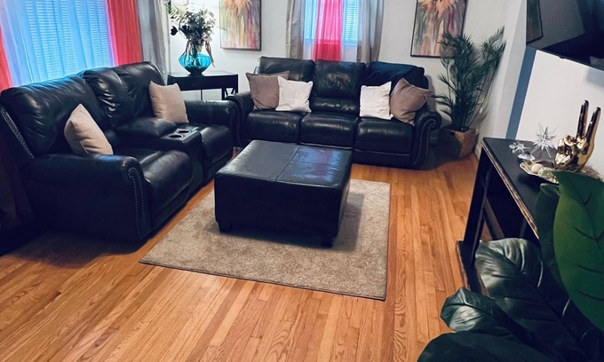 Jacksonville Casa | Charming 3-bedroom house in beautiful Jacksonville With WiFI & workspace.
