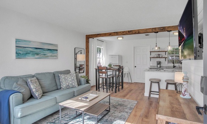 Beach Haven Cabaña | Charming 3-bedroom cottage in JAX Beach/Mayo Clinic