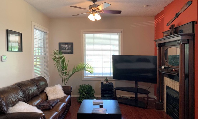 Hanover Place Casa | Charming 3-bedroom 2 bath house in Kansas City’s best location by plaza/downtown