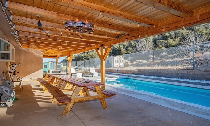 Lake Hughes Casa | Charming 3-bedroom house with WiFi, AC in lovely Lake Hughes