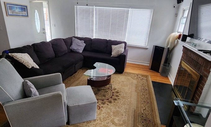 South Side Casa | Charming 3-bedroom house with WiFi free parking