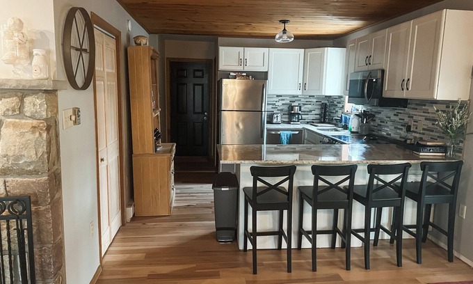 Thornhurst Casa | Charming 3-bedroom home away from home in Pocono Lake