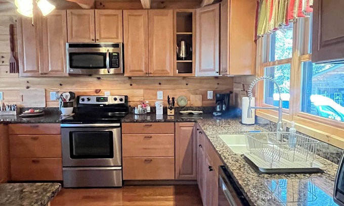 Robbinsville Cabina | Charming 3-bedroom cabin with AC, WiFi in superb Robbinsville