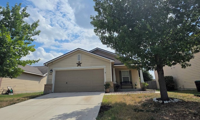 San Antonio Casa | Charming 3-bedroom house in San Antonio best location for food, fun and shopping