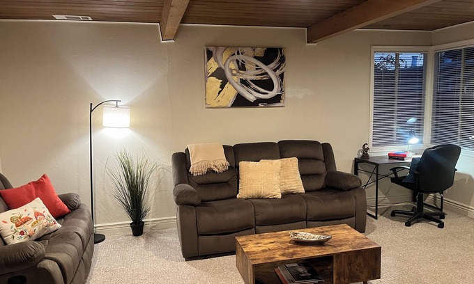 Ashland Casa | Charming 3-bedroom bungalow in terrific San Lorenzo with AC, WiFi. 3 bed2 bath